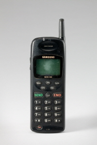 Samsung mobile phone SCH-100
