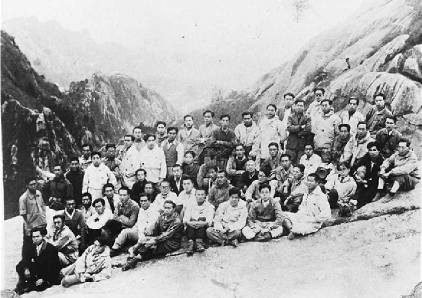 조선인의 모임이 엄격히 금지되던 1940년 11월, 백령회의 주도로 조선인 등반가 50여 명이 북한산 인수봉 정상에 비밀리에 모였다
