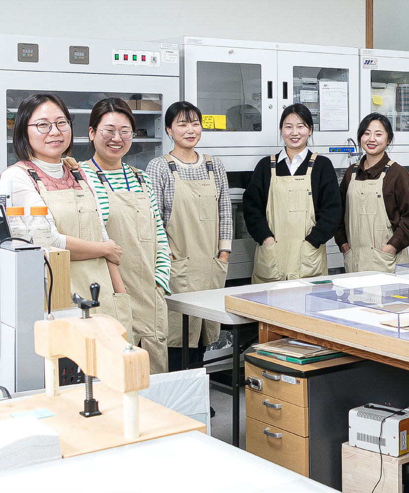 나의 기록을 영원으로 잇는 시간의 보관자 - 자료관리과 소장품관리팀